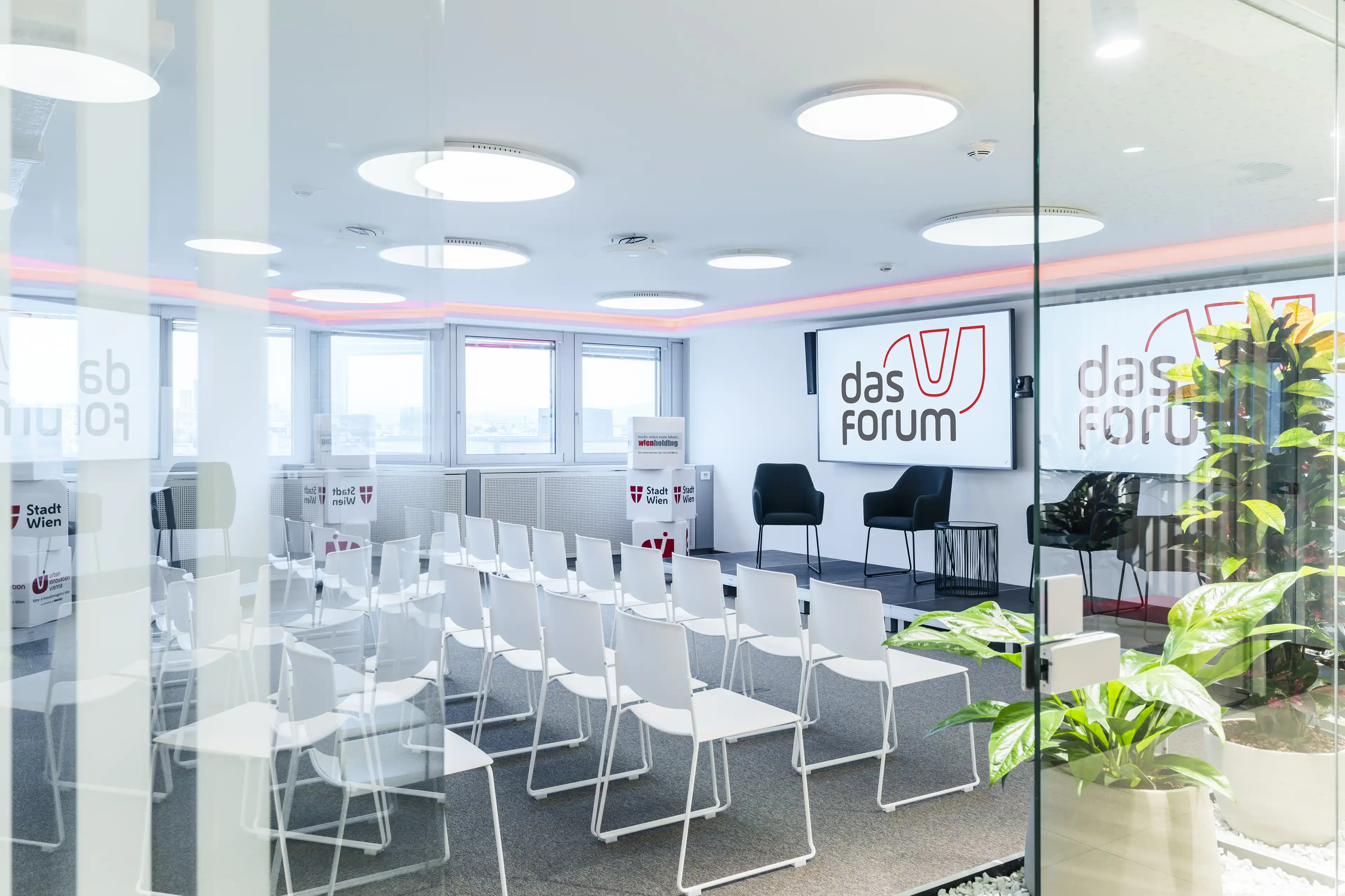 Blick auf den großen Veranstaltungssaal im das forum