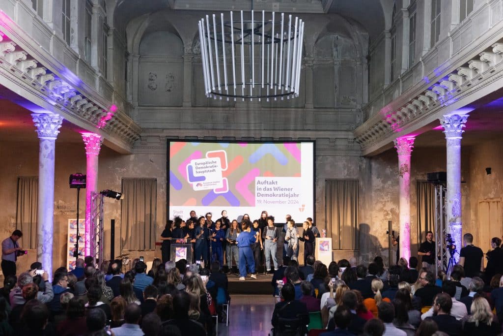 Ein voller Saal bei der Auftaktveranstaltung zum Wiener Demokratiejahr